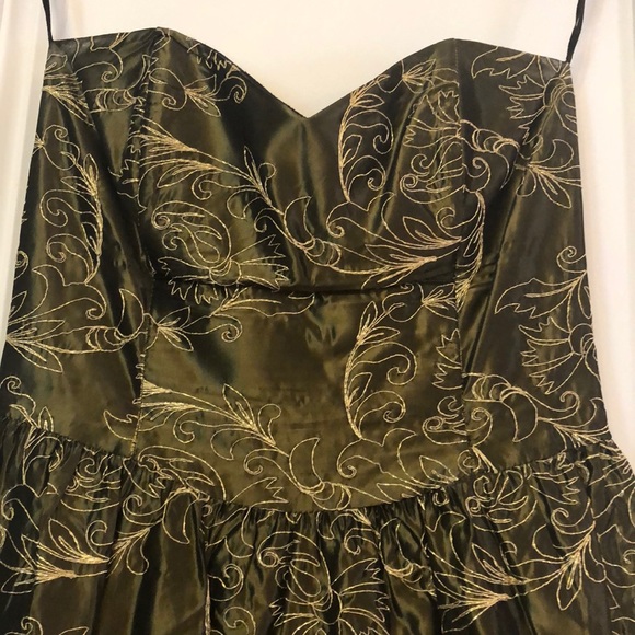 Beautiful evening gown with velvet bolero jacket. - Picture 4 of 6